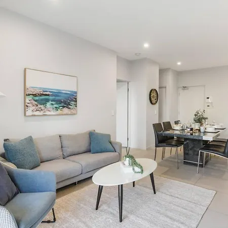 Stylish Escape 2 Ensuites Balcony Near Shops Apartment Brisbane