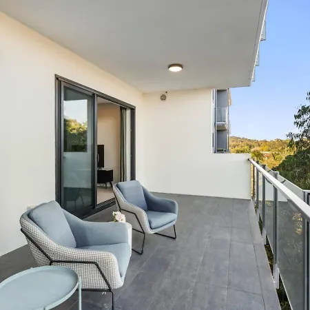 Apartment Stylish Escape 2 Ensuites Balcony Near Shops