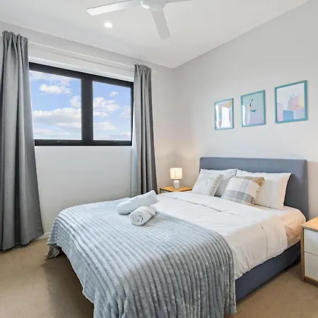Stylish With Balcony Easy Access To Everywhere *