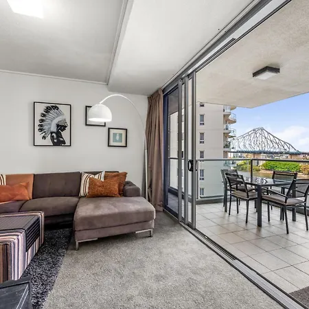 River Views 2 Bed 2 Bath Secure Parking * Brisbane