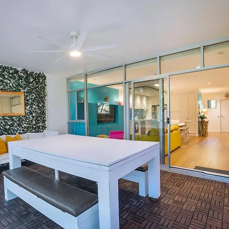 The Fish Bowl - Vibrant Riverside Escape With Pool Apartment Brisbane