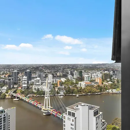 Sky - Cbd 2br With Stunning Views, Pool And Gym Apartment Brisbane