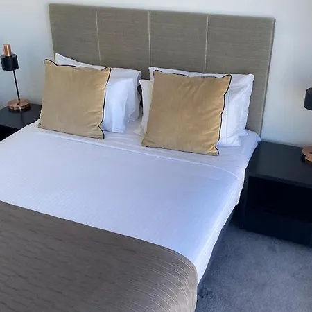 Riverview 2br With Pool And Parking Near Suncorp Brisbane