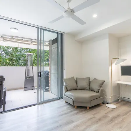 Location 2-bed With Gym Pool 7-min From Cbd Apartment *