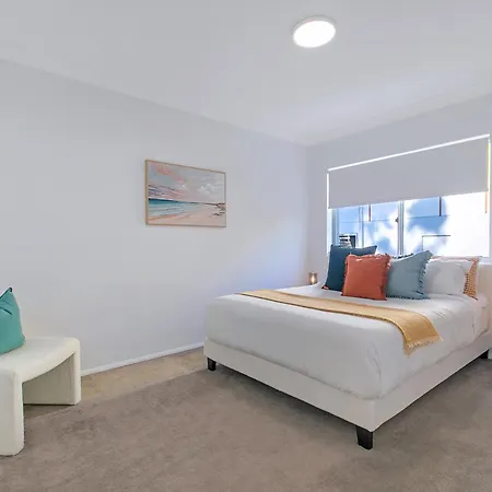Spacious 3-bed Coorparoo Apartment *