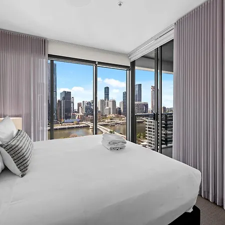 Apartment Stunning And River Views With Parking