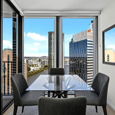 Center 1br With Views, Parking And 5 Star Rooftop Pool Apartment