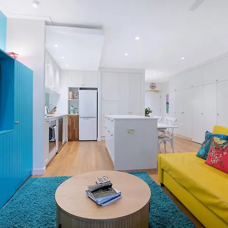 The Fish Bowl - Vibrant Riverside Escape With Pool Brisbane