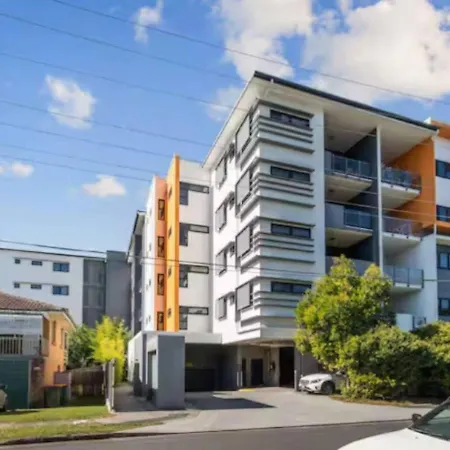 Apartment 2 Bedroom Balcony Close To Hotspots *
