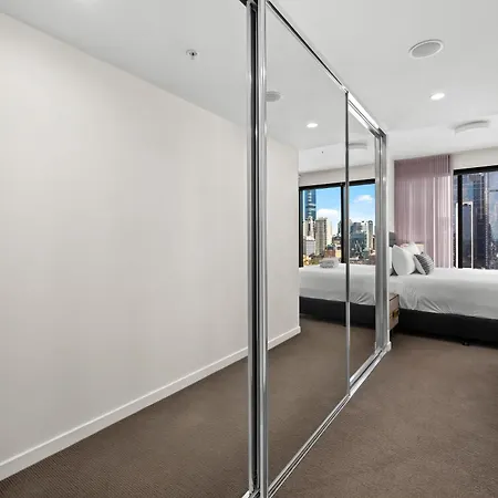 Stunning And River Views With Parking Apartment Brisbane