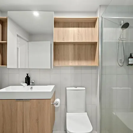Center 1br With Views, Parking And 5 Star Rooftop Pool Apartment