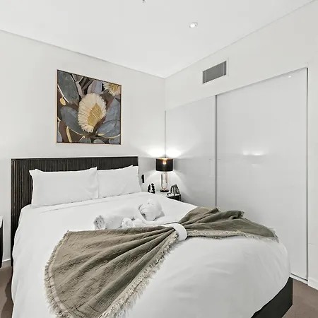 Sky - Cbd 2br With Stunning Views, Pool And Gym