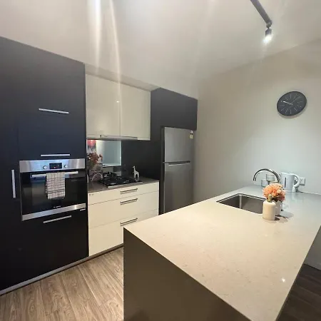 Sunny 1br In South Bank Great Location *
