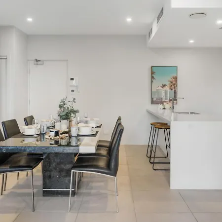Stylish Escape 2 Ensuites Balcony Near Shops