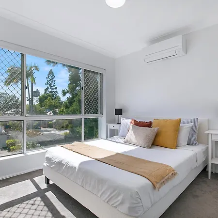 Apartment Spacious 3-bed Coorparoo Brisbane
