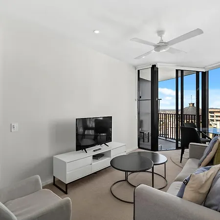 Center 1br With Views, Parking And 5 Star Rooftop Pool *