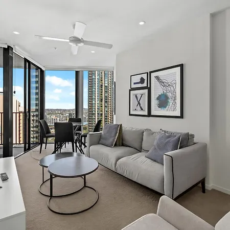 Center 1br With Views, Parking And 5 Star Rooftop Pool *