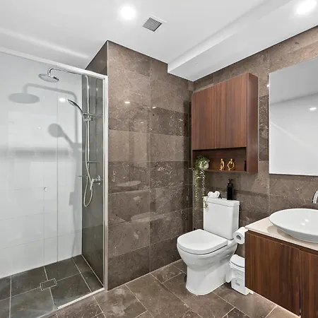 Sky - Cbd 2br With Stunning Views, Pool And Gym