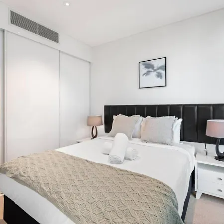 Apartment Sky Tower Elegance Balcony Gym Pool And Cbd Access Brisbane