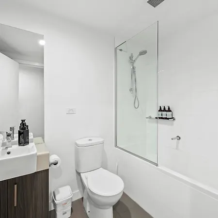 Apartment Bright And Stylish 2br With Spacious Balcony And Wifi