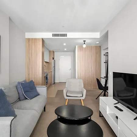 Apartment Center 1br With Views, Parking And 5 Star Rooftop Pool *