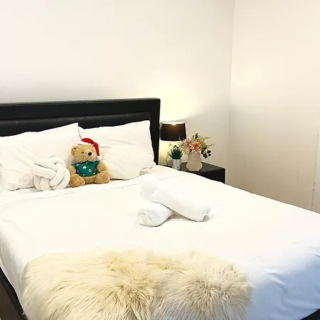 Comfort Cbd 2br With Pool And Gym Skt1002