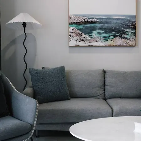 Stylish Escape 2 Ensuites Balcony Near Shops