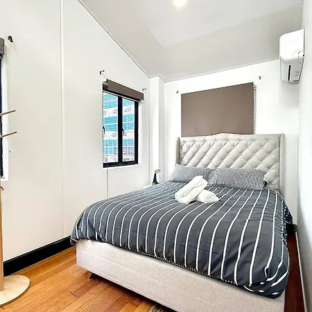 Family & Group Getaway - 5 Bedrooms, 12 Guests *