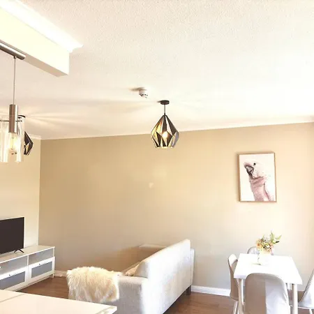 Apartment Comfy Convenient 1 Bedroom Boundary21 *