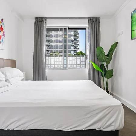 Stylish 1-bed In Vibrant South Apartment