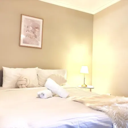 Apartment Comfy Convenient 1 Bedroom Boundary21