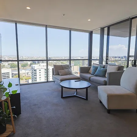 Riverview 2br With Pool And Parking Near Suncorp