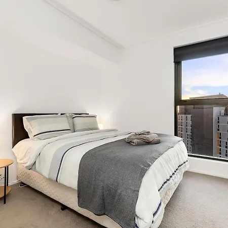 Amazing 2bed-2bath-1car-balcony-views - Cbd Apartment