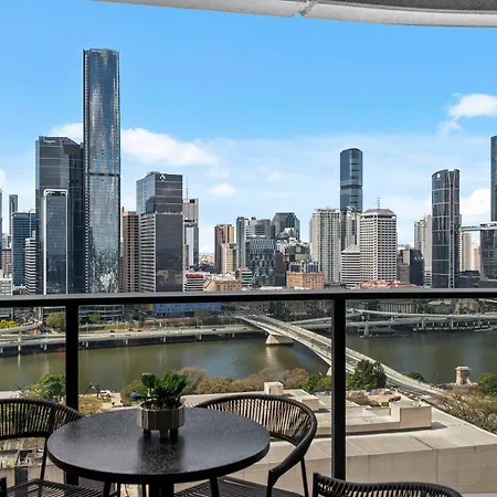 Apartment Stunning And River Views With Parking