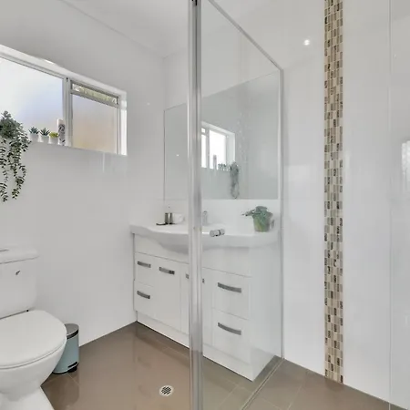 Apartment Tranquil 3-bed Unit With Lush Garden Views