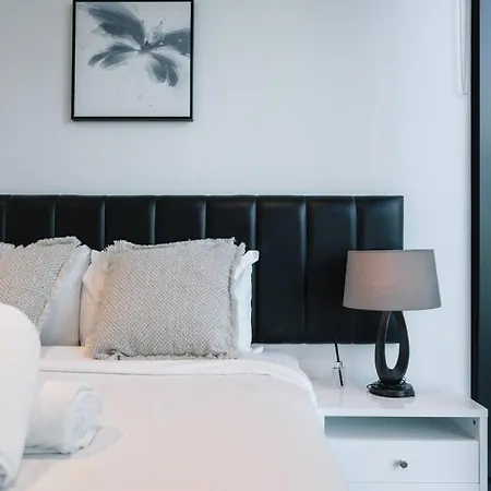 Apartment Sky Tower Elegance Balcony Gym Pool And Cbd Access Brisbane