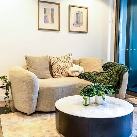 River Nights & Lights - Luxe + Carpark Apartment *