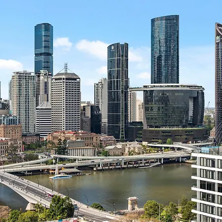 Stunning And River Views With Parking Apartment *