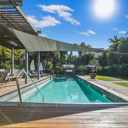The Fish Bowl - Vibrant Riverside Escape With Pool *