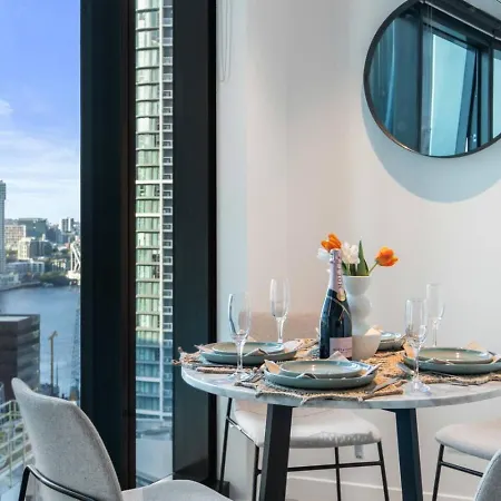Sky Tower Elegance Balcony Gym Pool And Cbd Access Apartment *