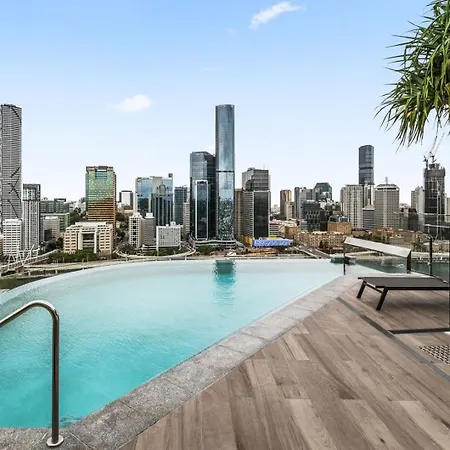 Stunning And River Views With Parking
