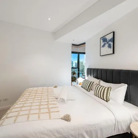 Apartment Sky Tower Elegance Balcony Gym Pool And Cbd Access Brisbane