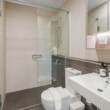 Stylish Escape 2 Ensuites Balcony Near Shops *