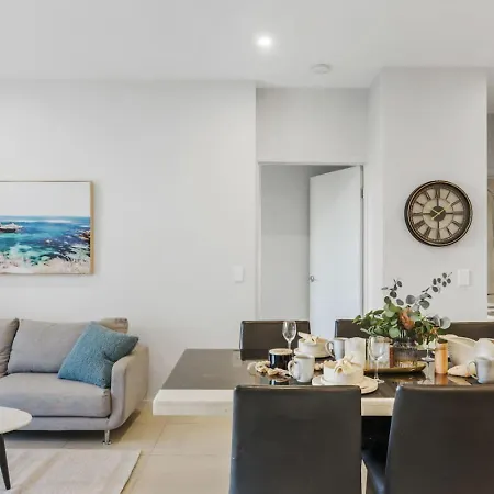 Stylish Escape 2 Ensuites Balcony Near Shops Brisbane