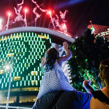 River Nights & Lights - Luxe + Carpark Apartment Brisbane