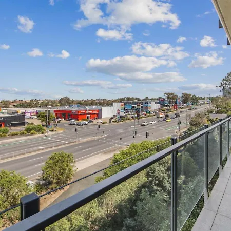 Stylish With Balcony Easy Access To Everywhere *