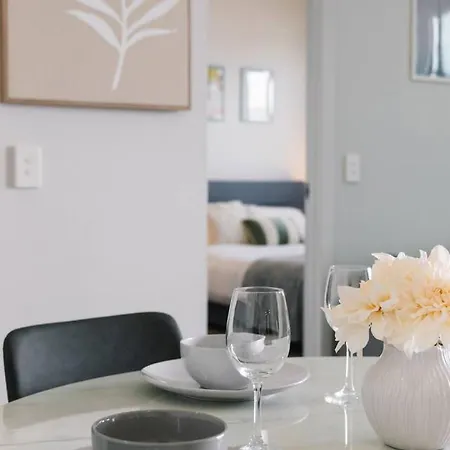 Stylish With Balcony Easy Access To Everywhere