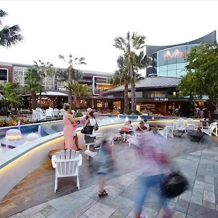 Stylish Escape 2 Ensuites Balcony Near Shops Apartment Brisbane
