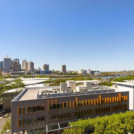 Hotel Mantra South Bank 4*