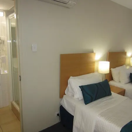 Western Airport 85 Motel 4*